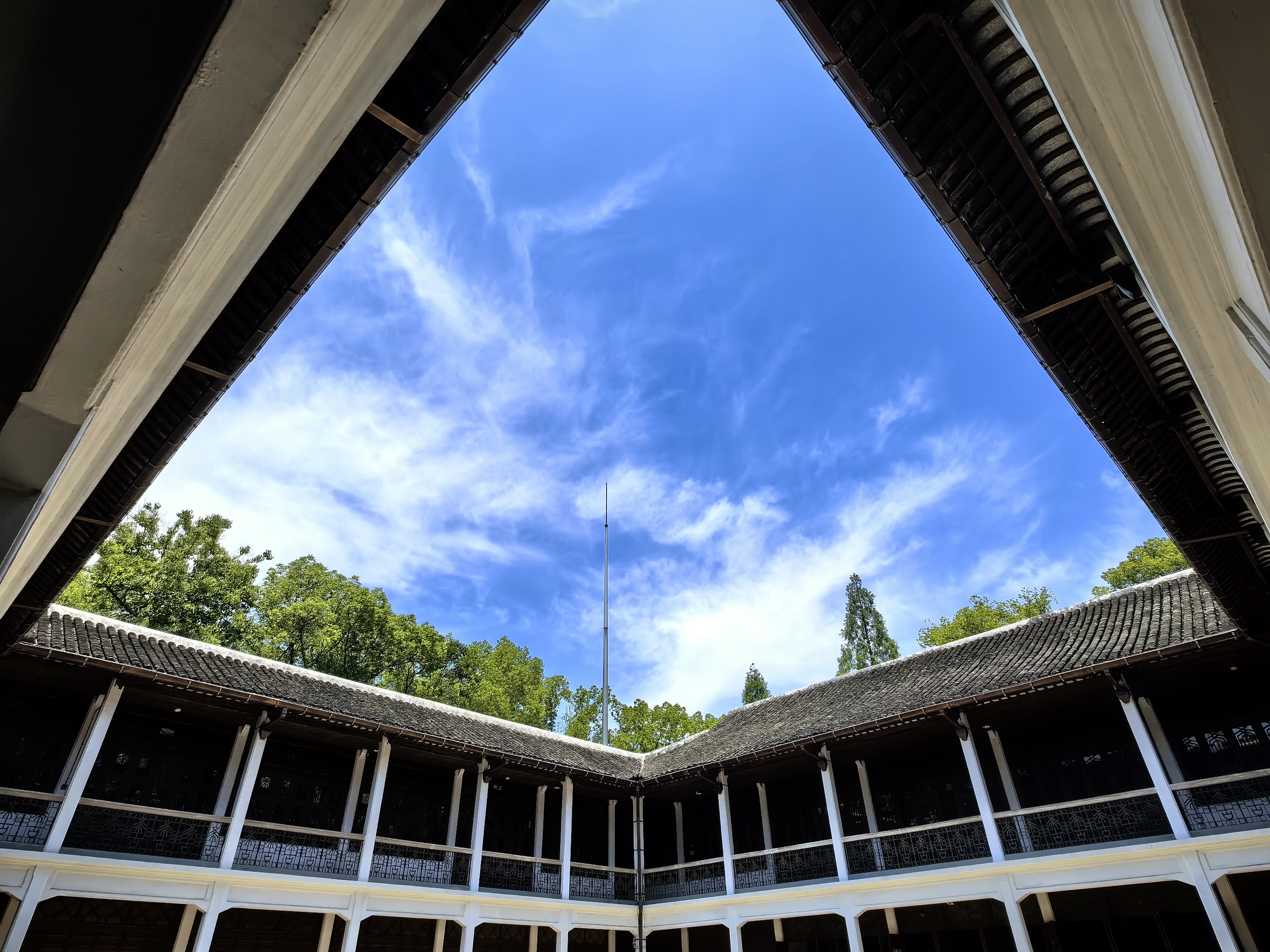 做事有三层境界: 第一层是用手做事, 就是凭感觉