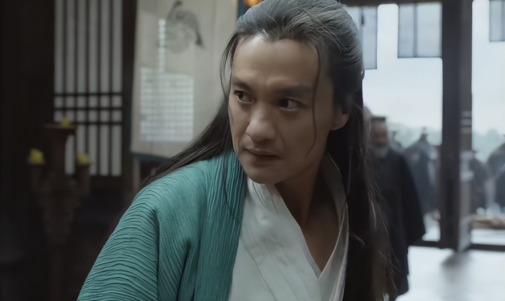 看周一围饰演的黄药师,我很担心他会突然的冒出一句:得加钱!