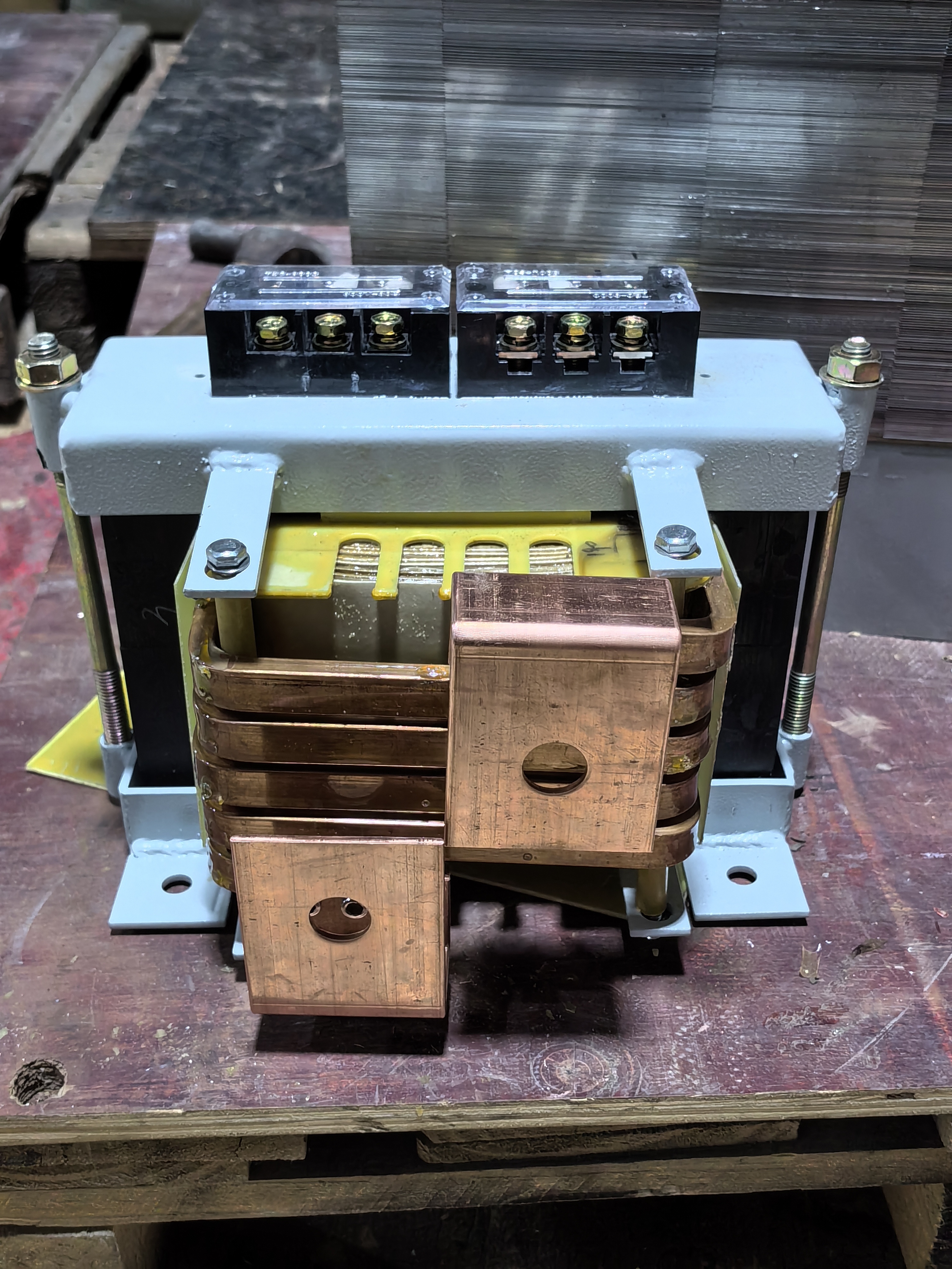 点焊机变压器特点