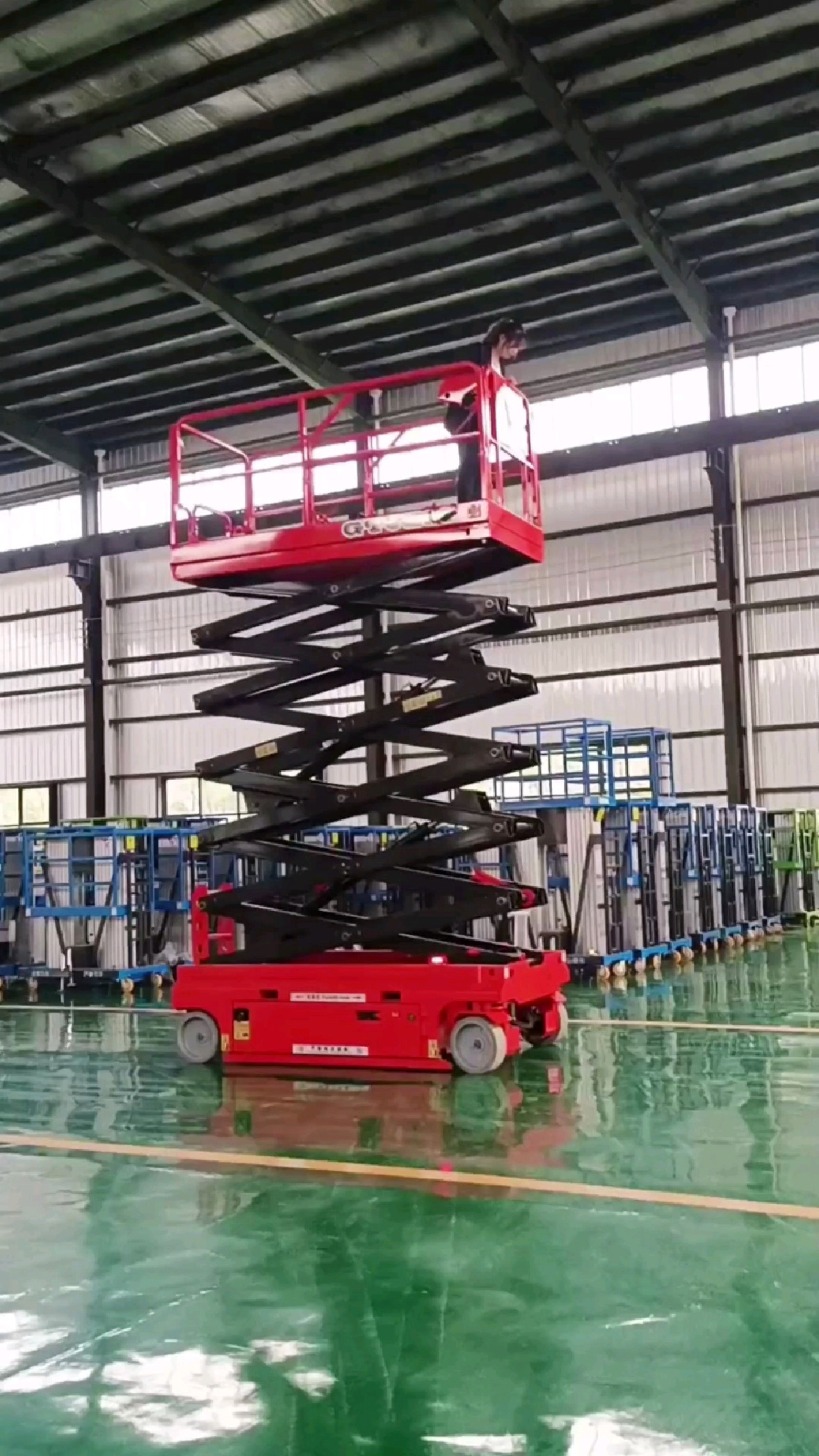 自行走剪叉式升降机移动式电动升降车高空作业登高车10米12米14米