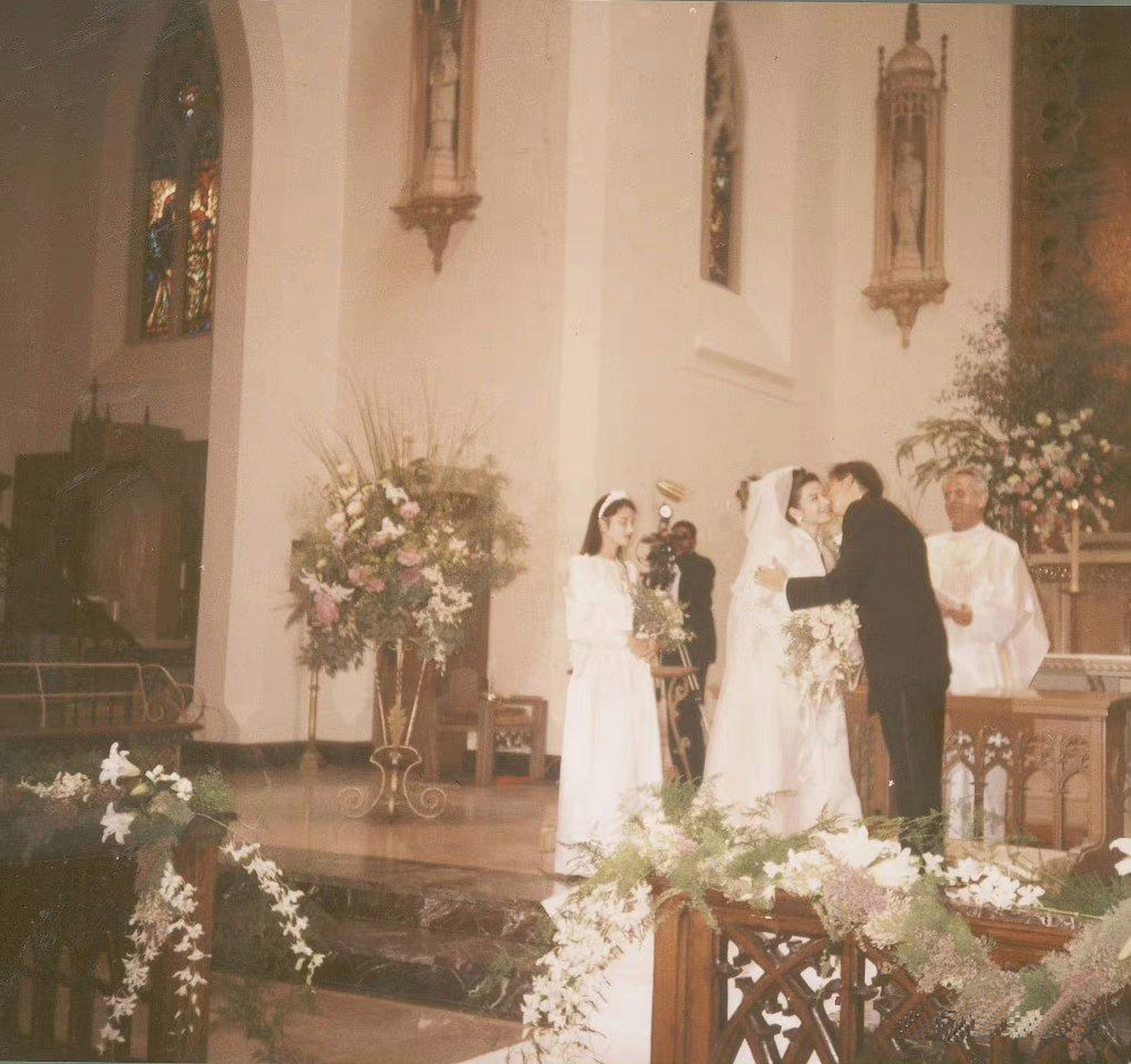 穿上婚纱的钟楚红,简直气质太好了吧.