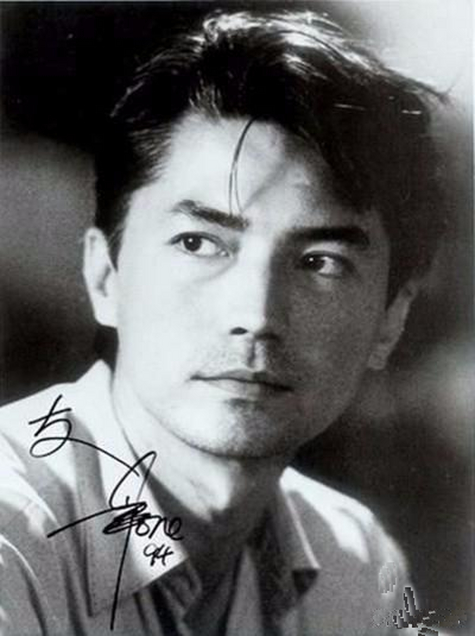 被称为亚洲第一美男尊龙,曾经颜值惊人