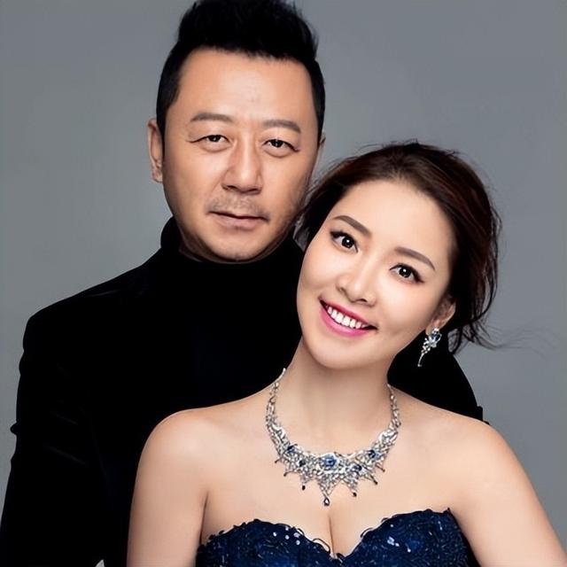 回顾郭涛妻子李燃:嫁大15岁丈夫,婚后生两娃,一家四口幸福甜蜜