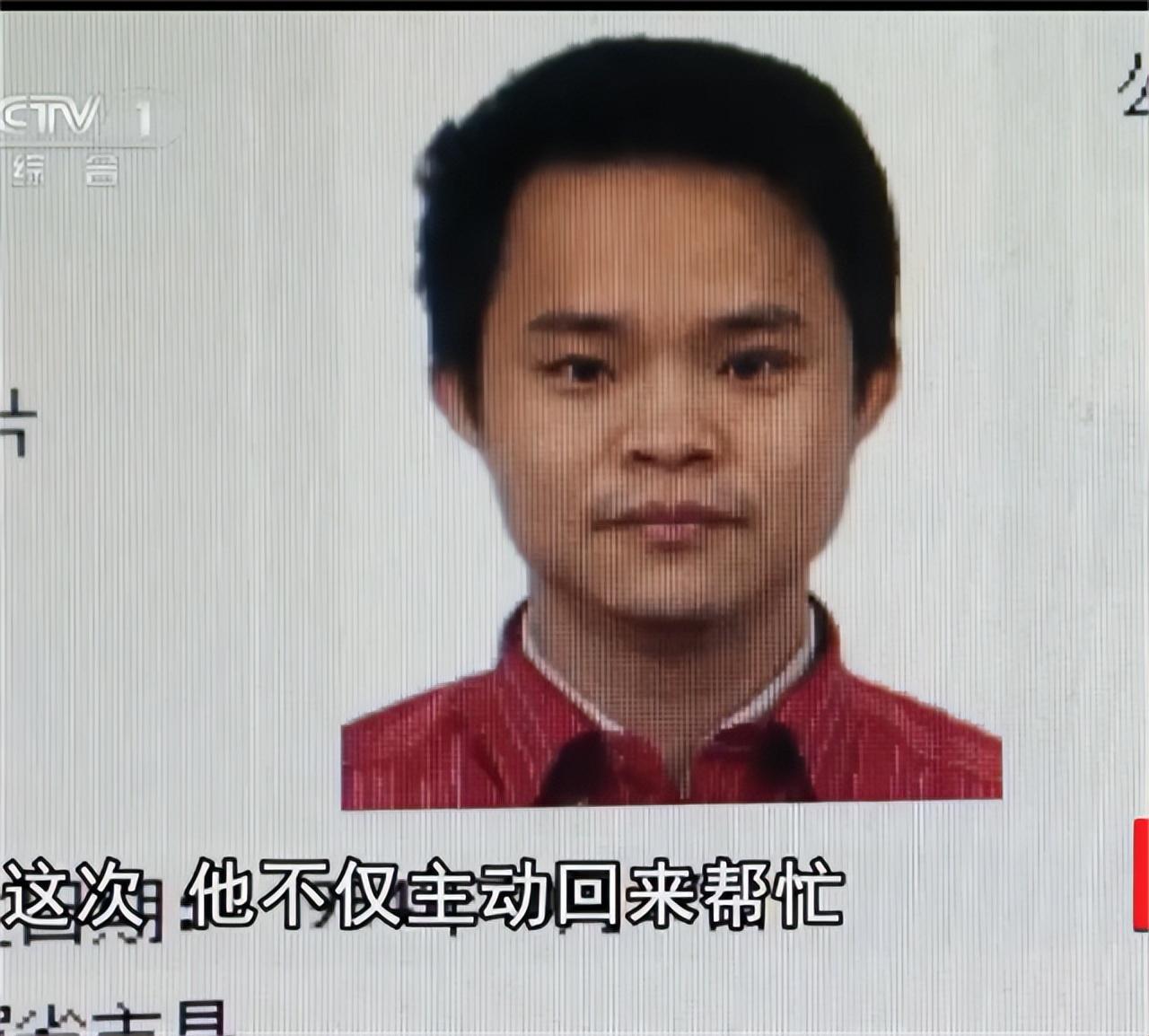 20年海南黑老大黄鸿发落网,平常谈判带枪,见到警察却懦弱大喊