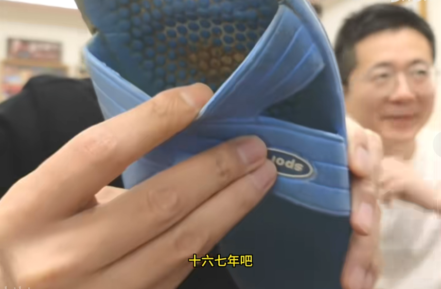 dnf手游旭旭宝宝充了59万,却感慨花的太少了,一双拖鞋穿了16年