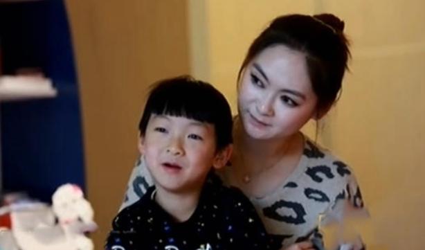 回顾胡敬:曾是选美冠军,嫁"三德子"赵亮后放弃事业,婚后生两娃