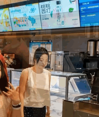 华谊千金王文也近况,发福嘴角泯然路人,表情不屑走在路上无人识