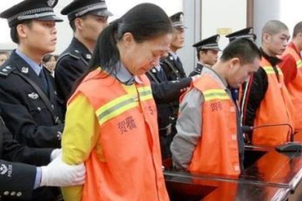 2011年,贺州一家四口被灭门,两枚脚印揭开凶手身份:死者亲妹妹