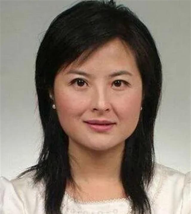 2015年,"央视一姐"张泉灵从央视辞职,不久就飞往上海,去见80后陈磊,一