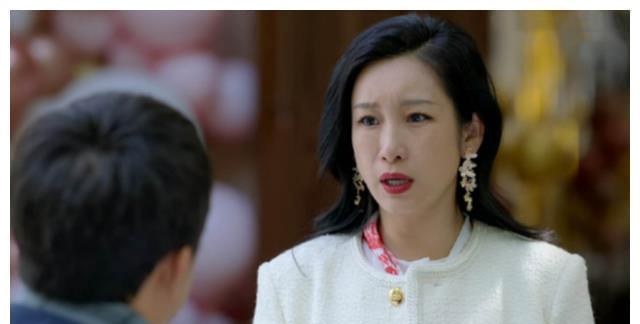 与李湘前夫分手1年,转身嫁王新军的秦海璐,现在过得怎么样?