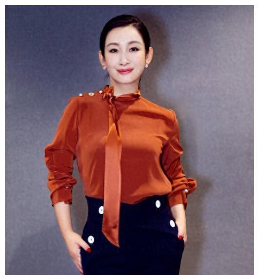 与李湘前夫分手1年,转身嫁王新军的秦海璐,现在过得怎么样?