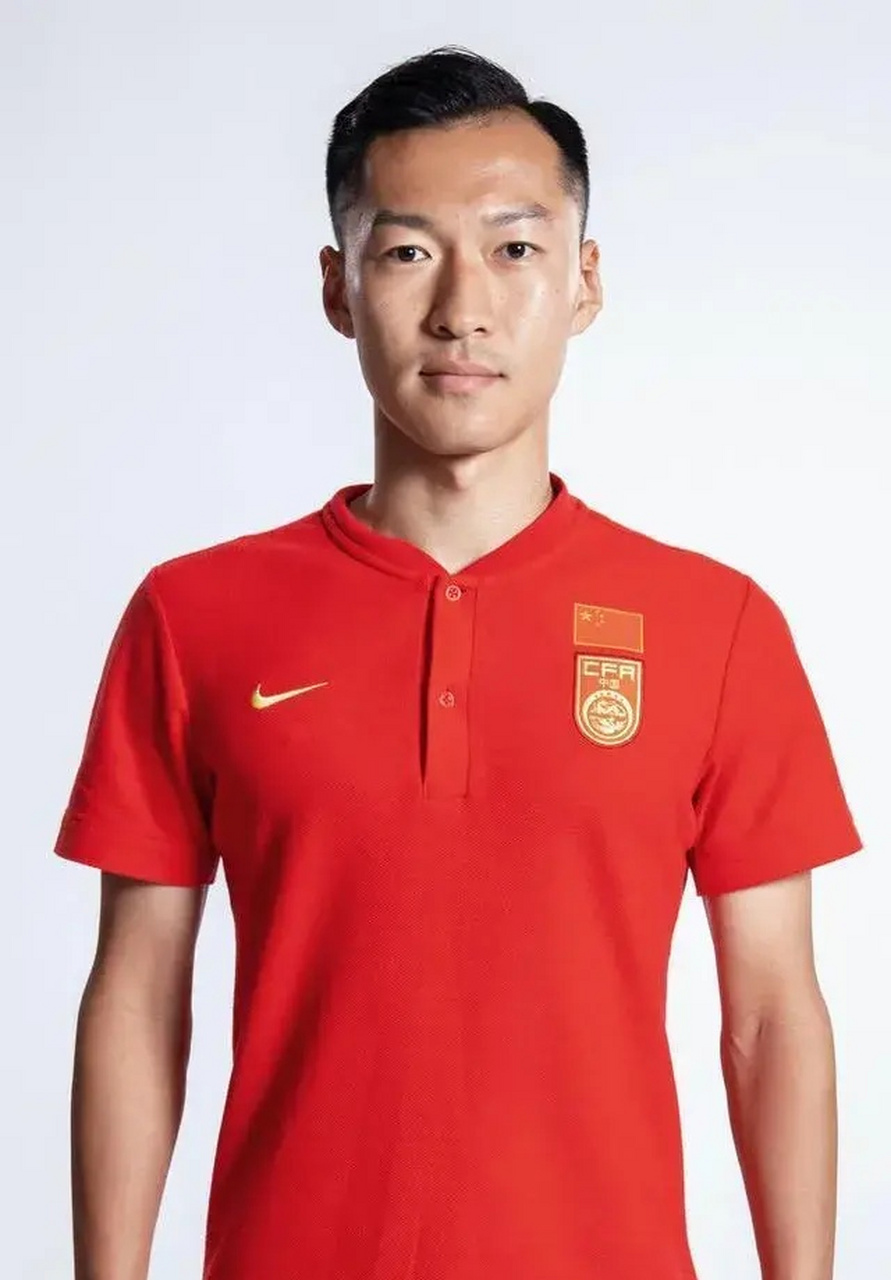 1.蒿俊闵 出场79次 9球11助攻  2.郑智 出场97次 12球2助攻  3.