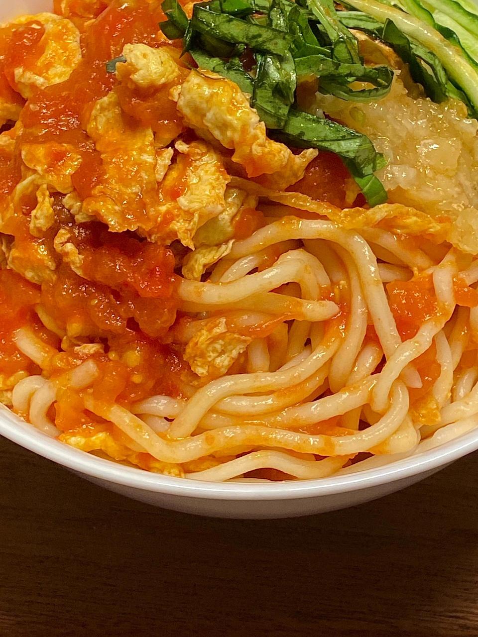 ✔️食材:西红柿,鸡蛋,大蒜,黄瓜丝,荆芥,手擀面 ✔️制作