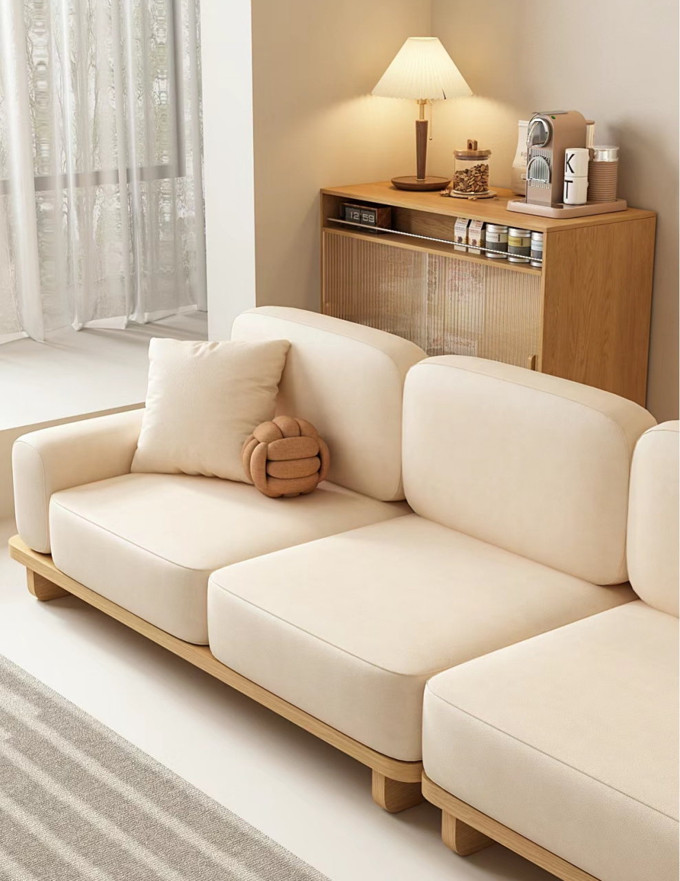 实木款日式奶油沙发它来了～  给家里添上这套沙发,温馨氛围拉满[嘿哈