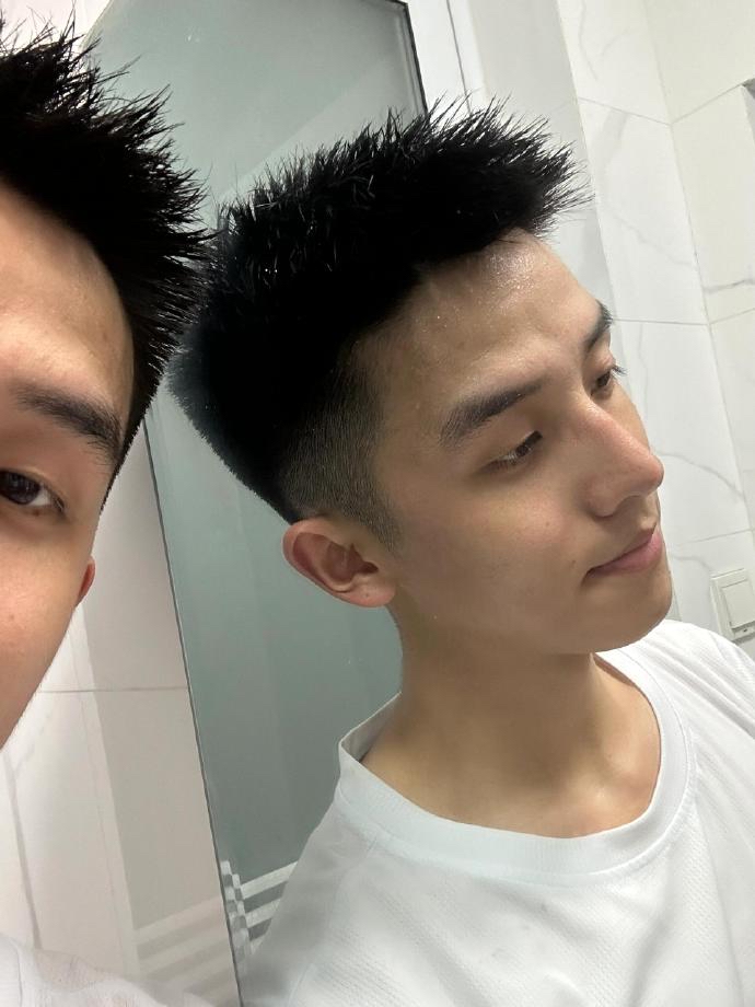 喜欢鼻梁很挺的男生吗?