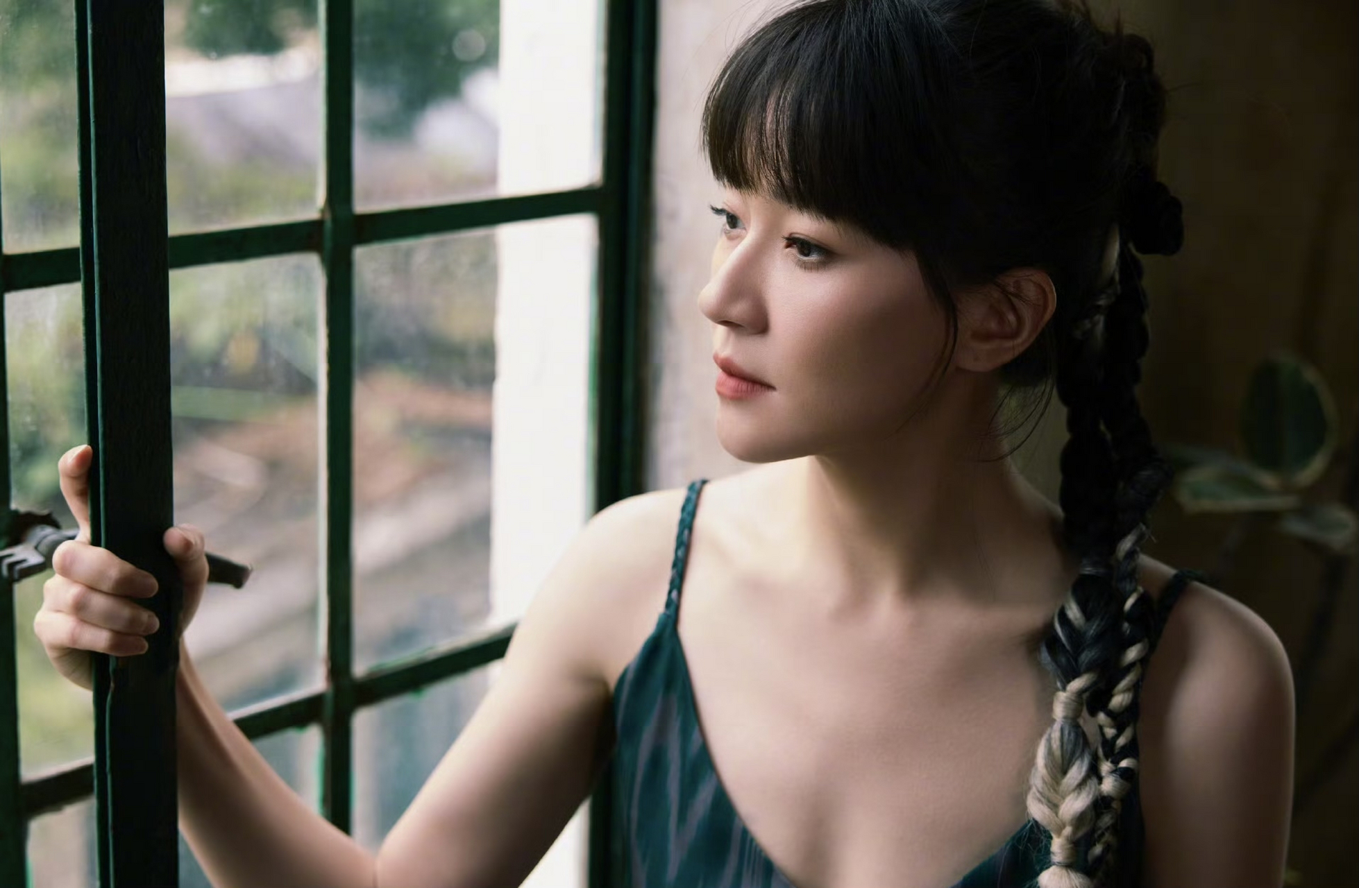 焦俊艳留长发真美,她有演技又漂亮,内娱火她一个不过分吧?