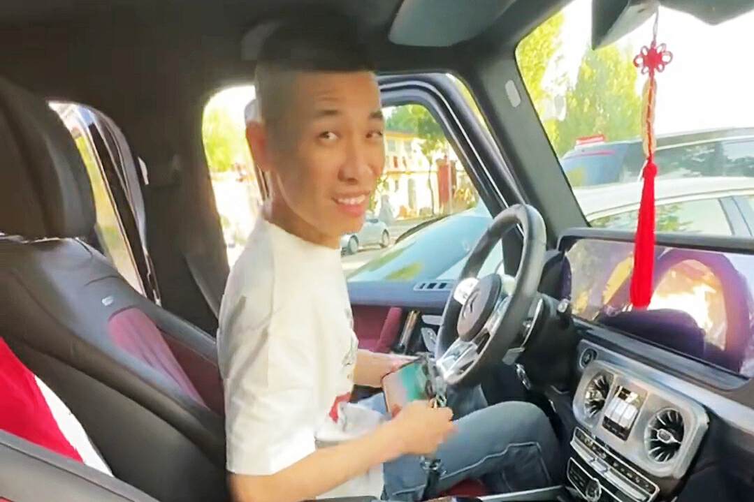 旭旭宝宝一双拖鞋穿16年,被网友质疑亿万富翁还这样?你们都不懂