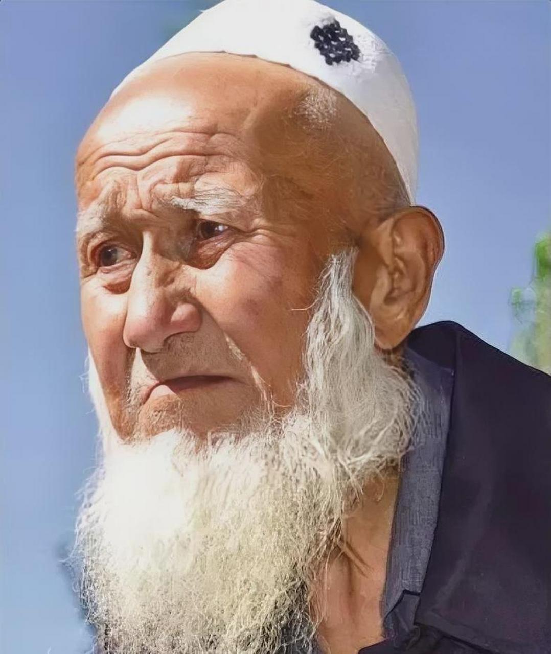 苏利坦—新疆喀什疏附县人,维吾尔族,(1889年～2021年),享年135岁.