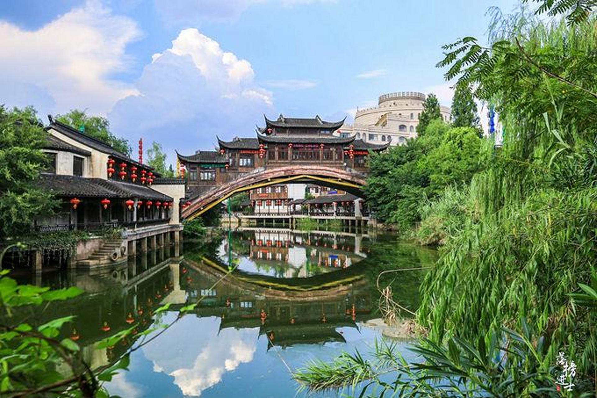 杭州景点推荐:宋城  宋城是位于浙江省杭州市之江路148号的国家aaaa级