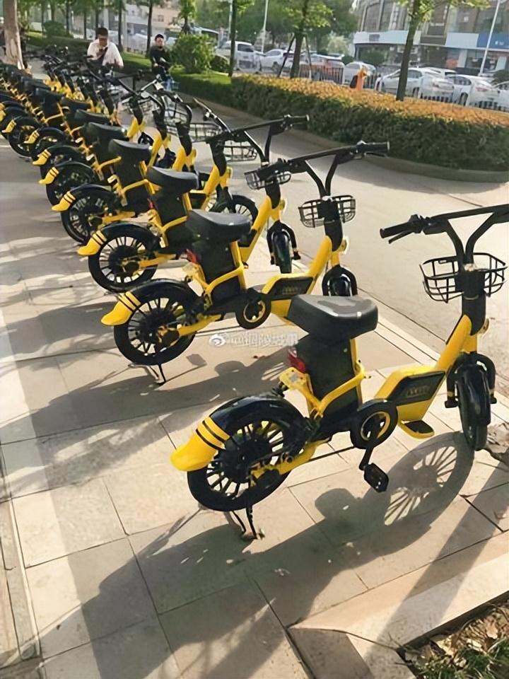 太原多辆共享电动车被人破坏,网友却纷纷说:太解气了