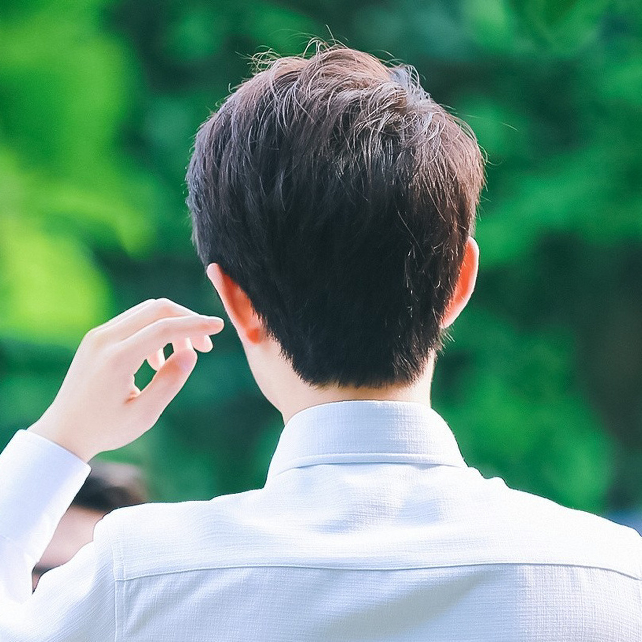 这谁的后脑勺怎么这么好看?