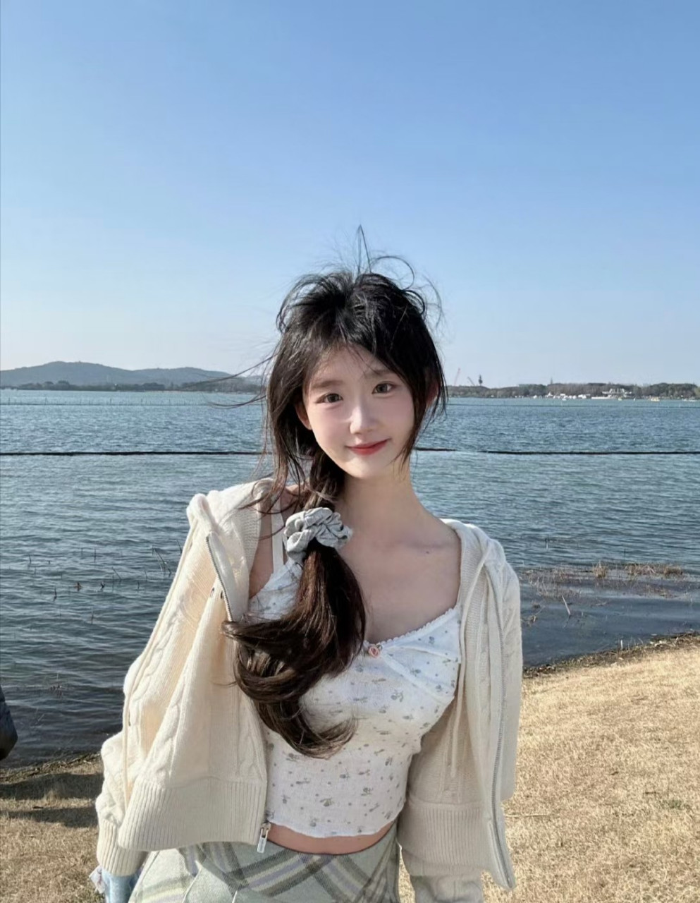 目光清澈,眼睛有神,笑容甜美,活力满满,这才是真正的清纯美女