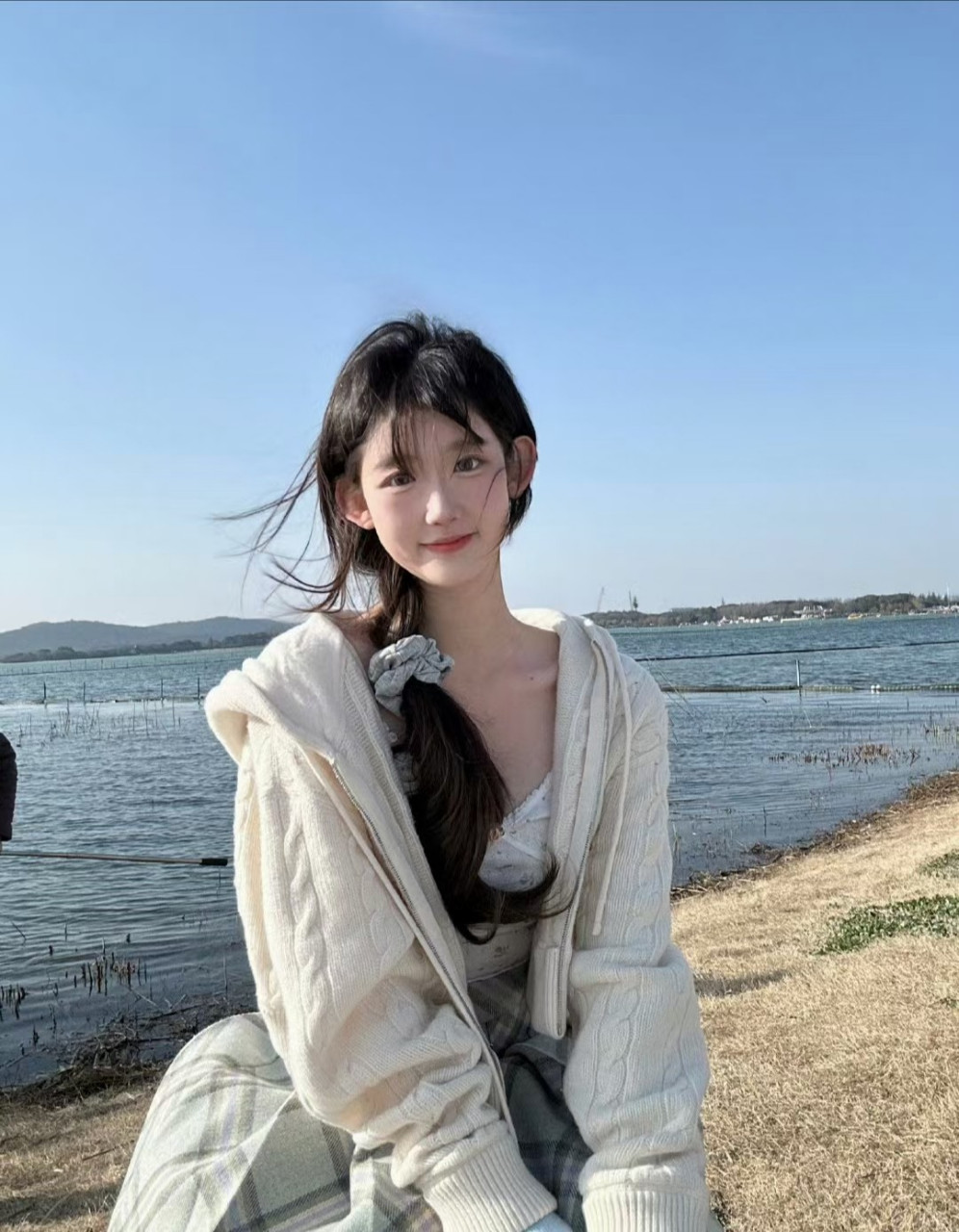目光清澈,眼睛有神,笑容甜美,活力满满,这才是真正的清纯美女
