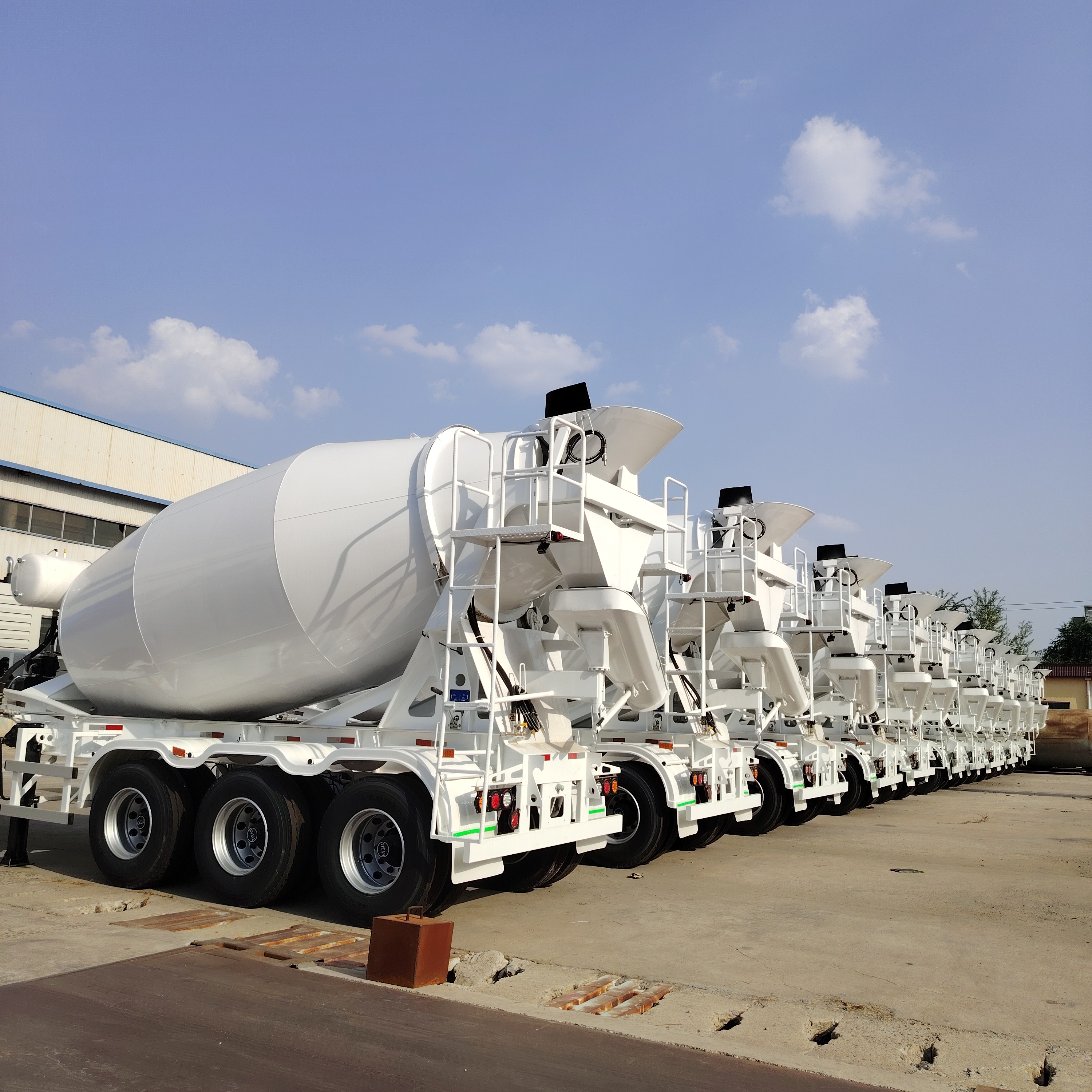 出口半挂混泥土搅拌车