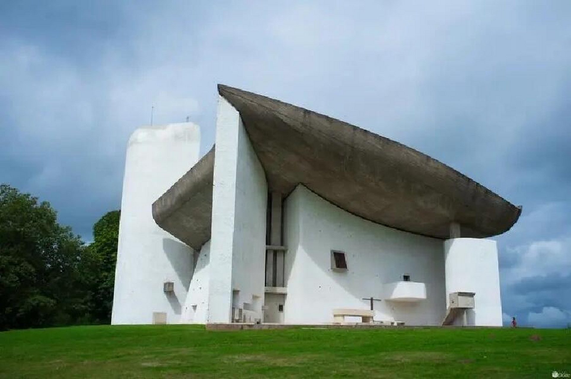 1 朗香教堂是柯布西耶设计的, 柯布西耶是谁, 在当代所有建筑师