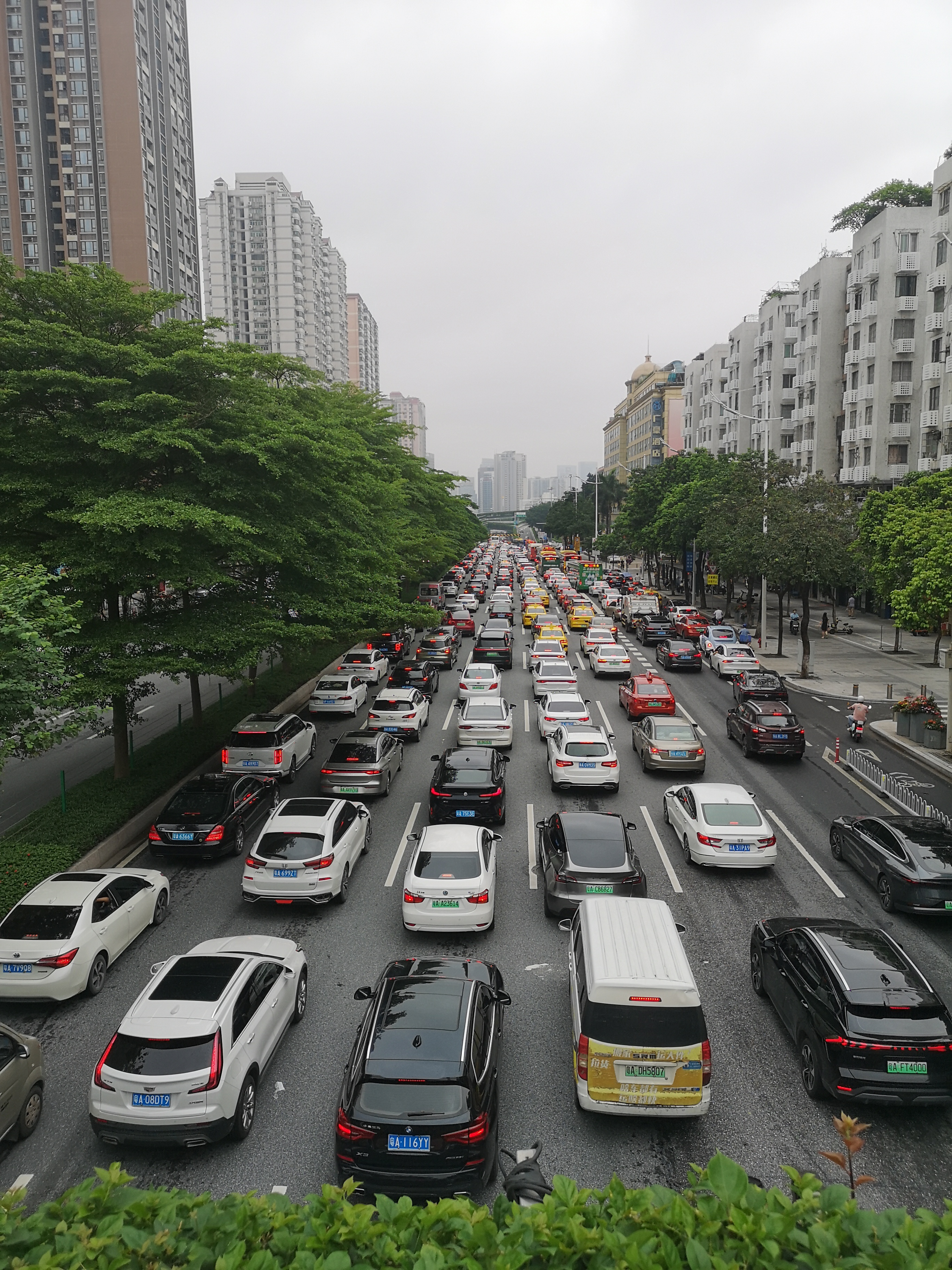 区西湾路堵车图片广州天河雅居乐中心周边道路交通广州早上来真的了!