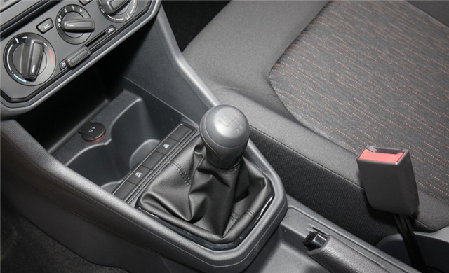 买车大家会选手动挡还是自动挡呢?捷达va3手动挡有哪些优点呢?