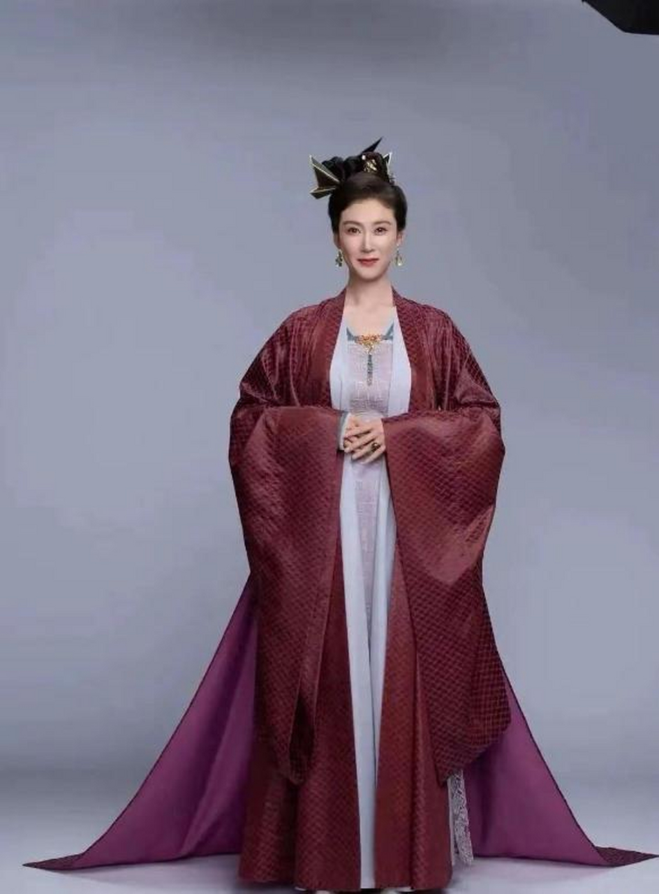 柳如玉在《庆余年2》里真的挺抢眼的,扮演的赵柯演她现在41岁了还单身