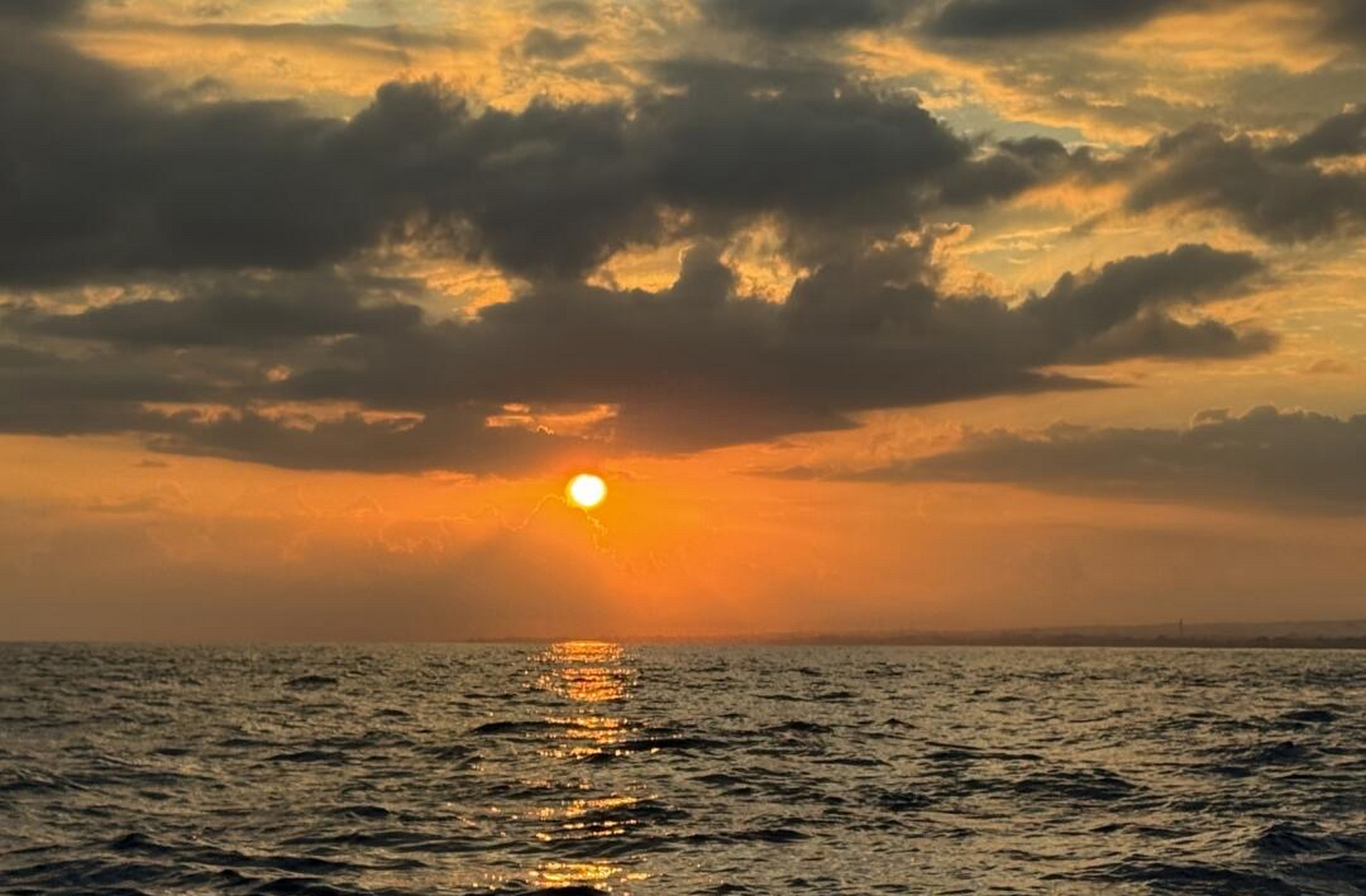 海面上的夕阳最美