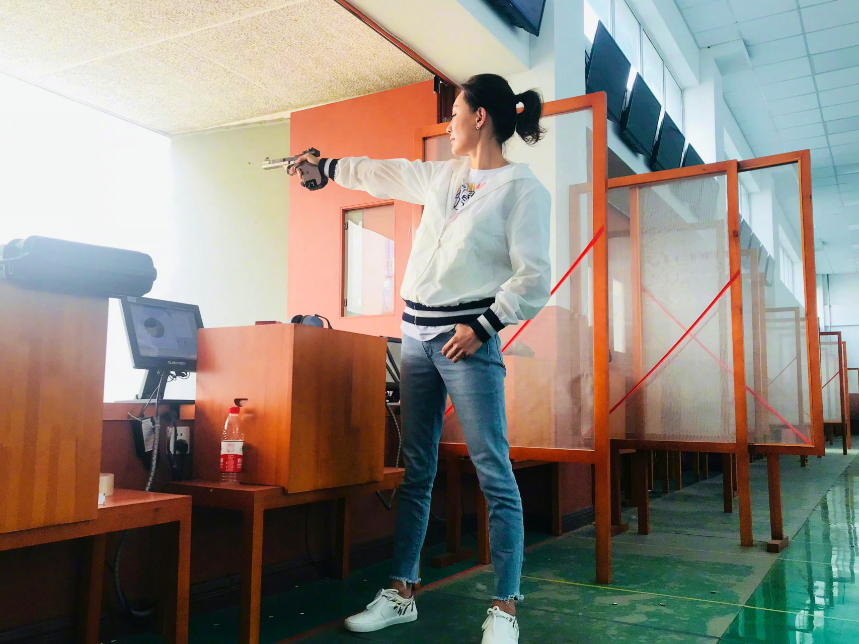 其实,牛莉本是一名射击手,还拿过全国射击冠军呢!