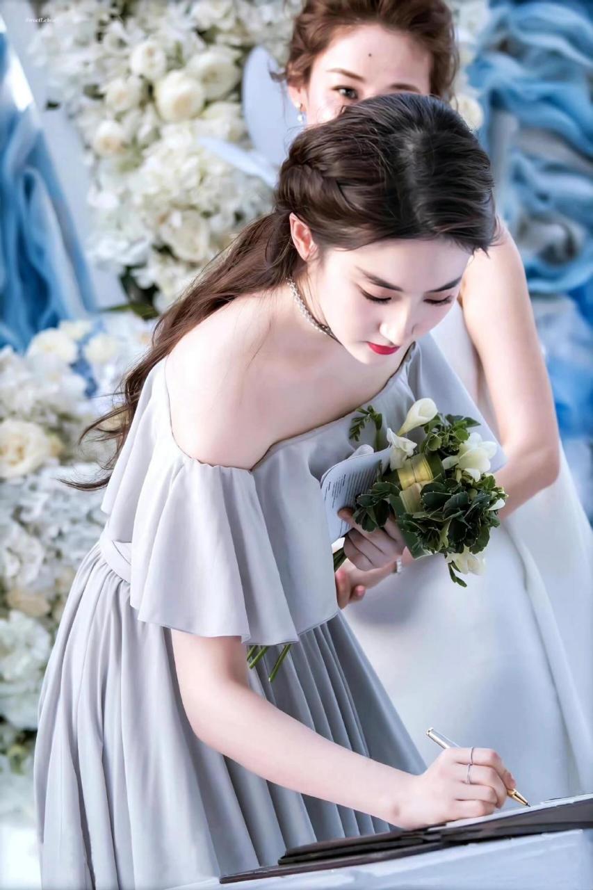 当伴娘的刘亦菲[爱慕] 说刘亦菲是伴娘天花板,没意见吧?[泪] 67