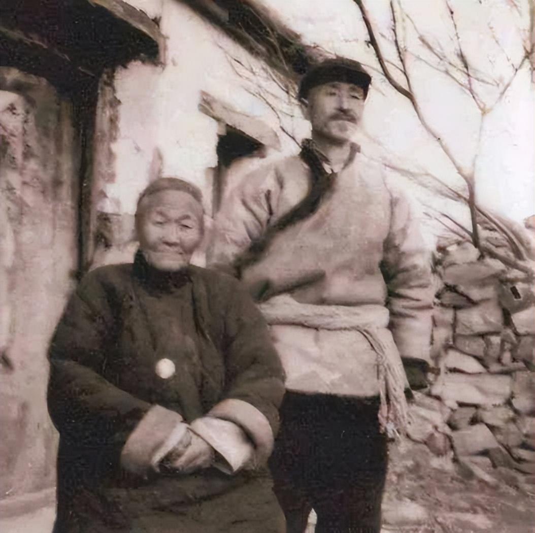 1985年,退休厅长来到沂蒙山区,见哑妇直接跪下:娘,儿子回来了