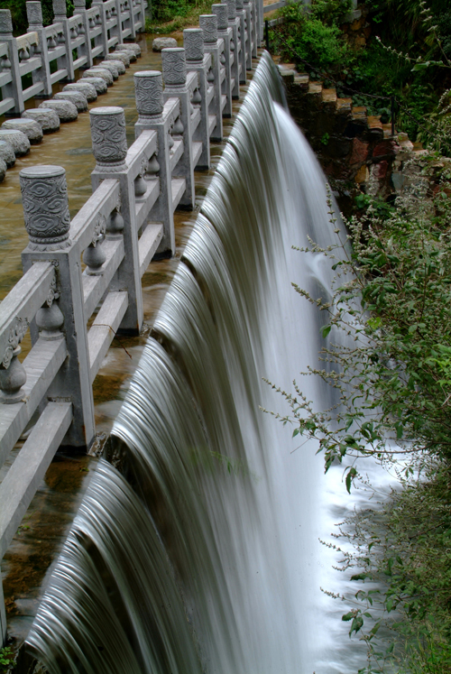济源市有很多旅游景点,但我觉得最好玩的景点为:王屋山,五龙口,九里沟