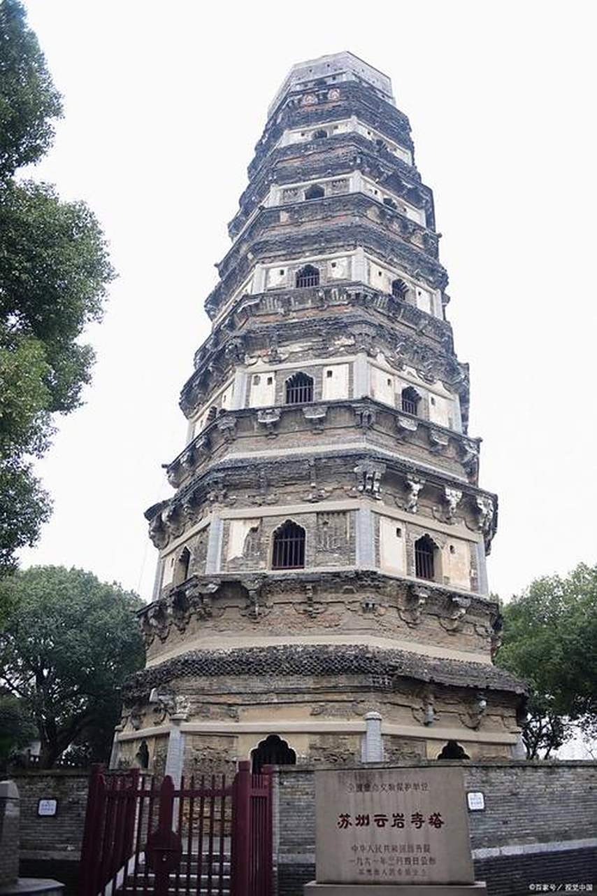 苏州推荐景点:虎丘风景区  虎丘风景区位于苏州市姑苏区,是一处具有