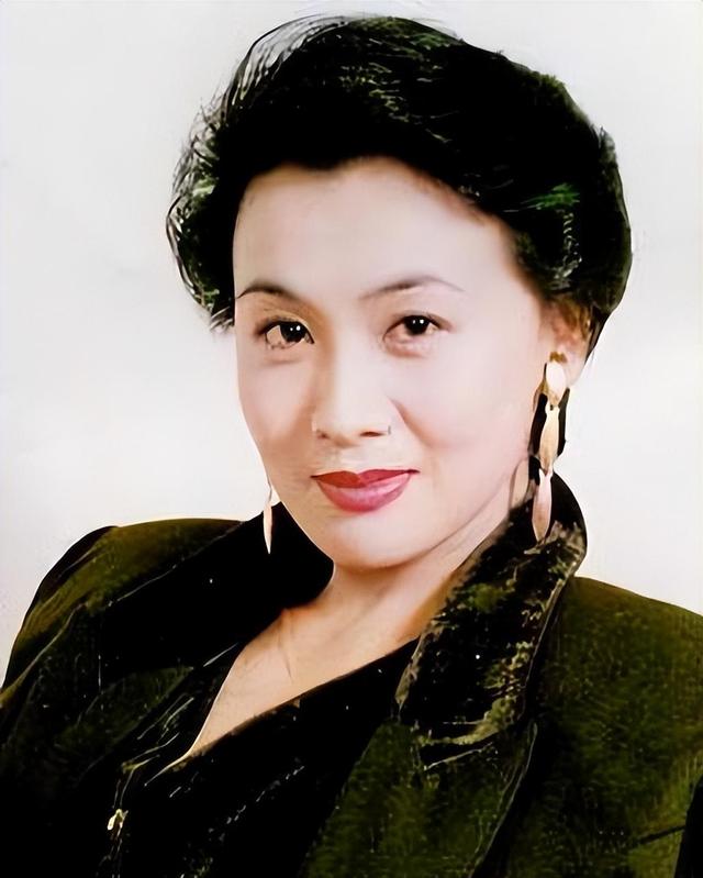 最美女演员李媛媛的传奇一生,短暂却辉煌,为什么说她倚爱而生?