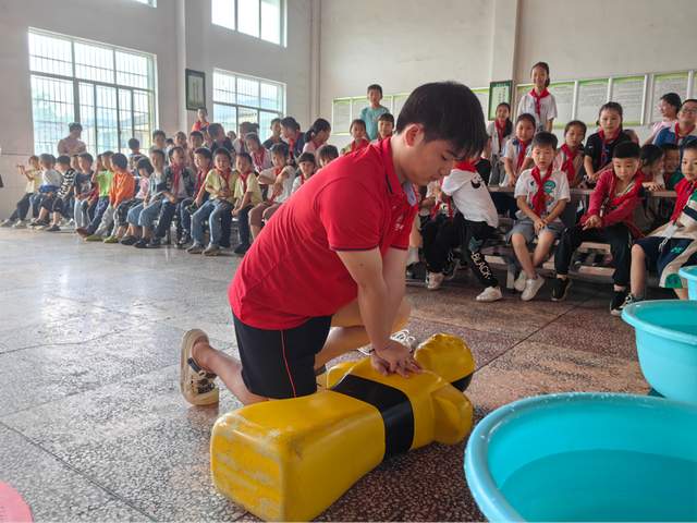 新民村小学图片