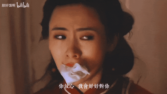 片中的小白菜诱惑十足,姣好的面容,无敌的身材,欲说还休的媚态,还有