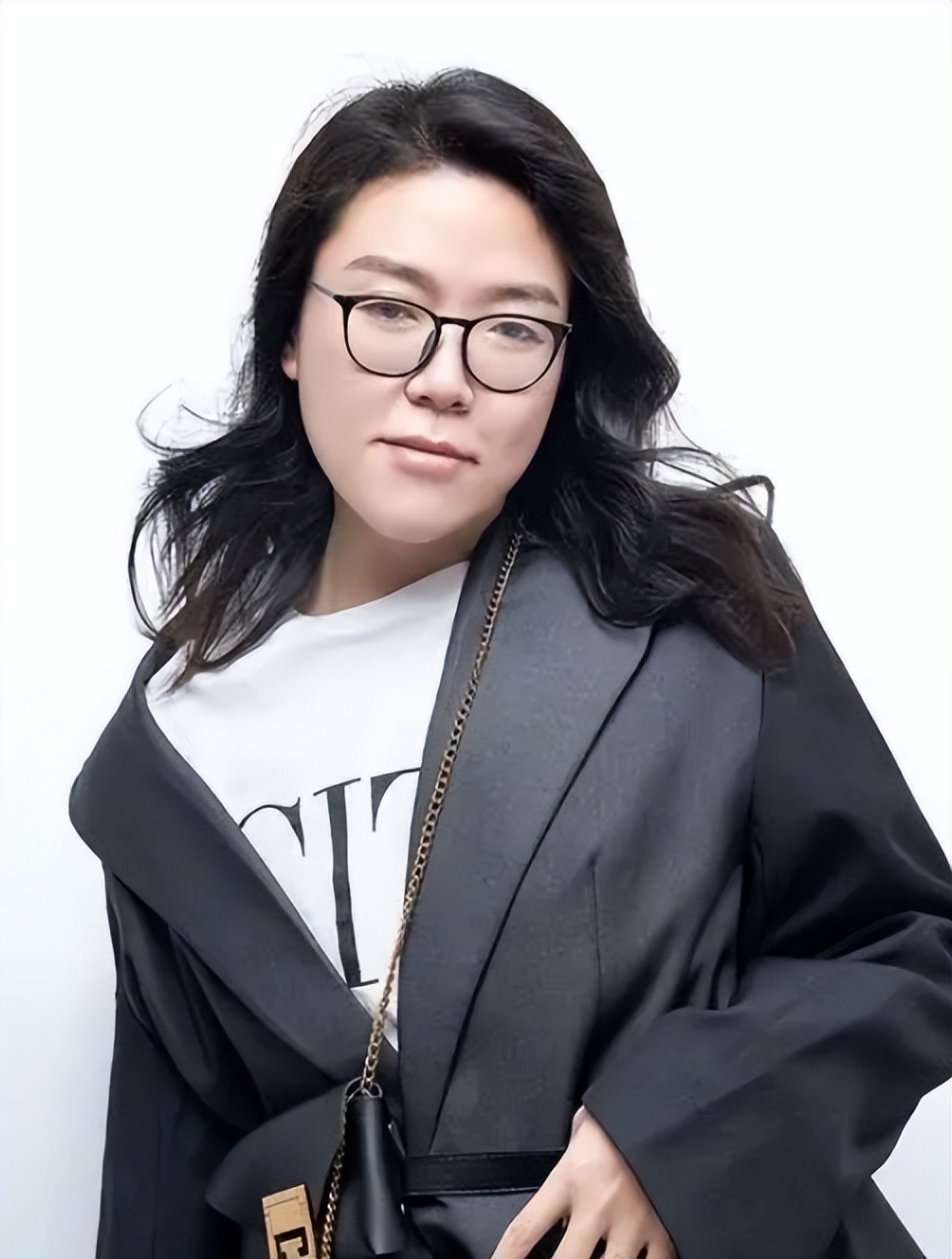 网红浪胃仙走红后和以前差距大,留长发割双眼皮,承认自己已整容