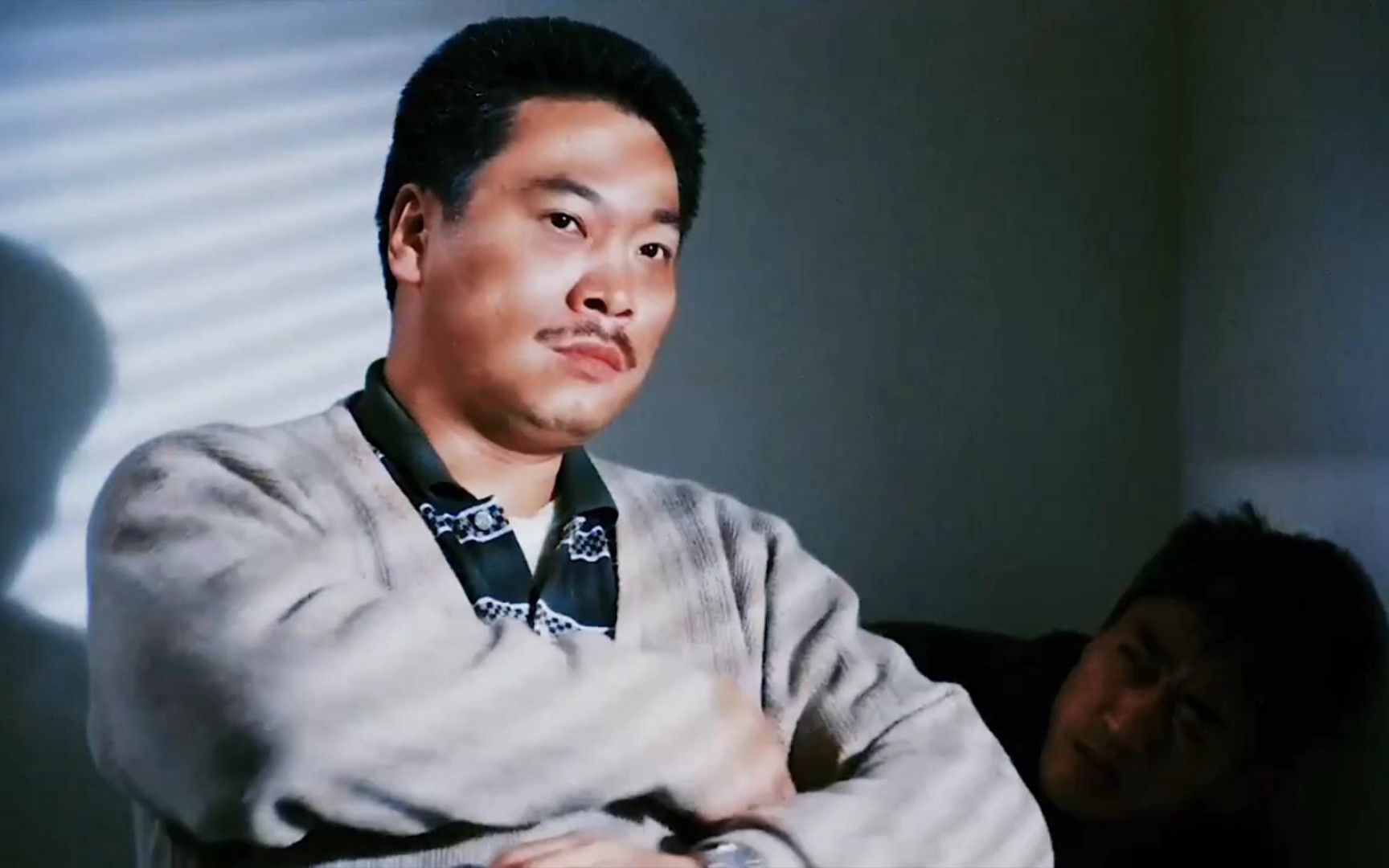 这个眼神真是绝了,苑琼丹面对林正英时真是风华绝代,令人痴迷