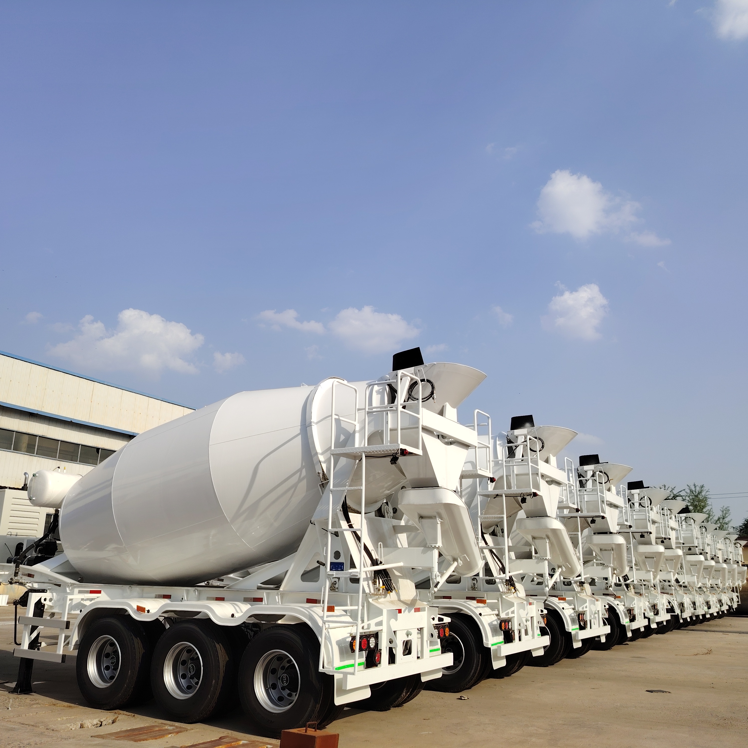 出口半挂混泥土搅拌车