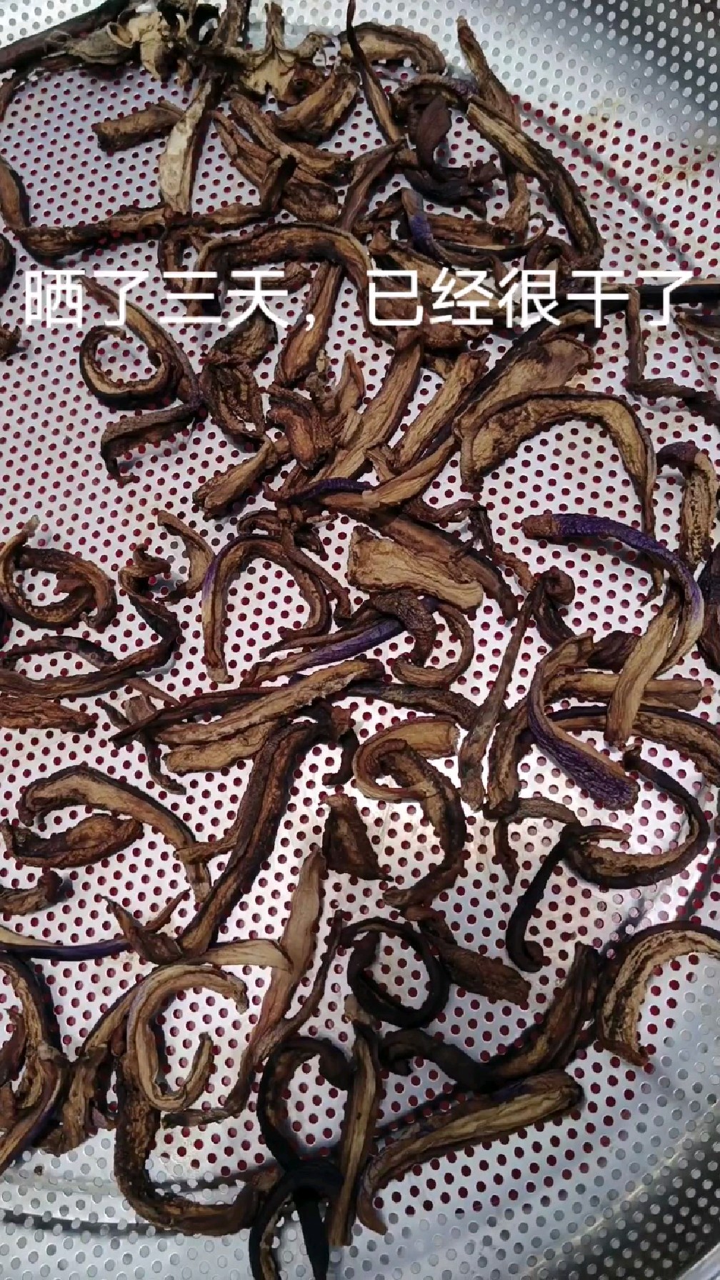 晒茄子干,用来烧肉,太下饭了