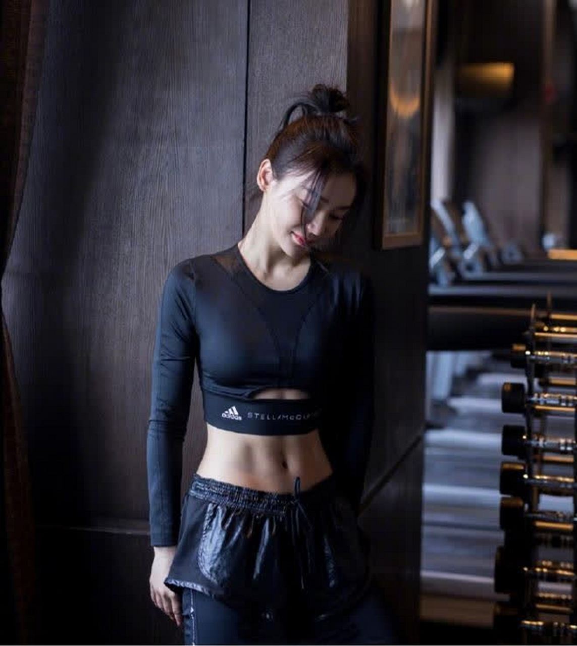 袁姗姗又高调秀腹肌了!