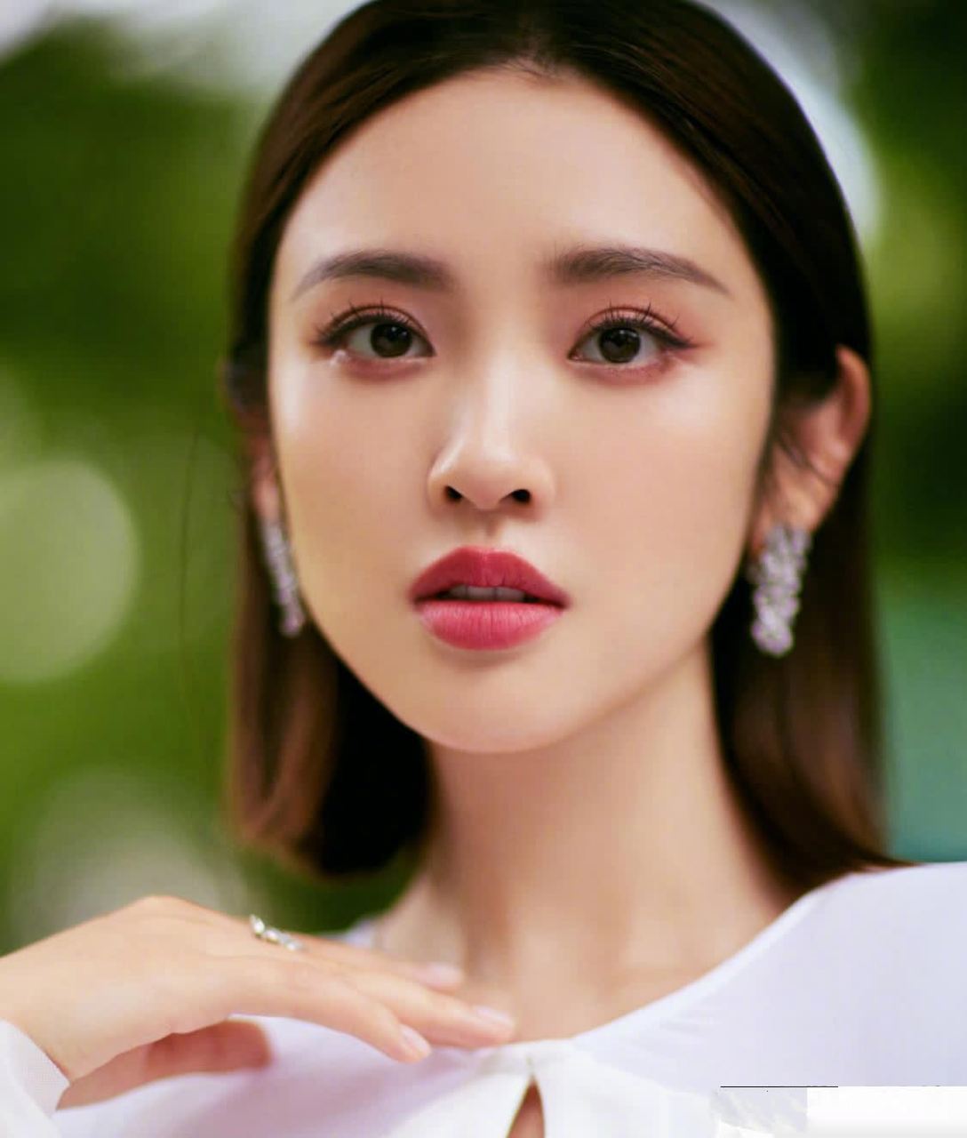 唐艺昕短发也可以这么性感?