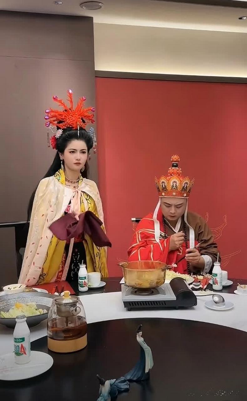 这唐长老cos得有几分像