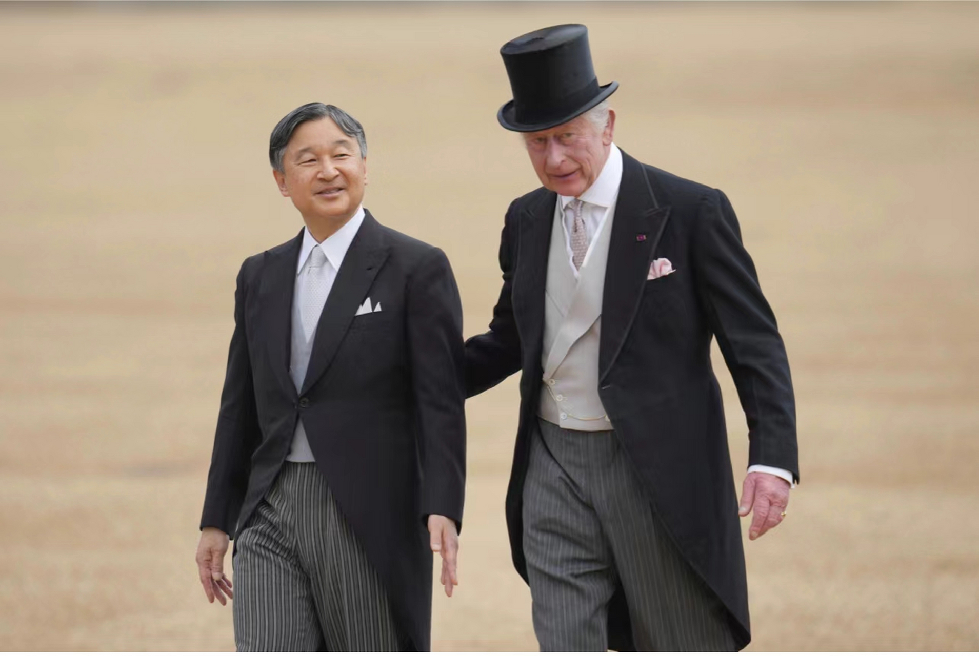 日本天皇德仁访问英国八个没想到:  第一,没想到德仁是第三个访问英国