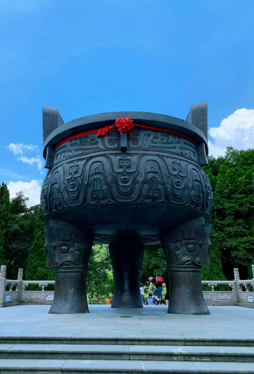 肇庆十大最好玩的景点  1,鼎湖山: 集风景旅游,科研,宗教于一体的胜地